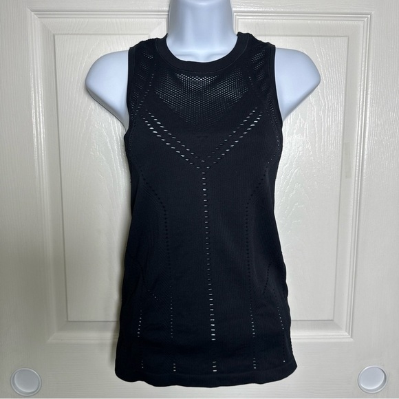 Athleta Black Sleeveless Fitted Tank Top - Picture 3 of 13